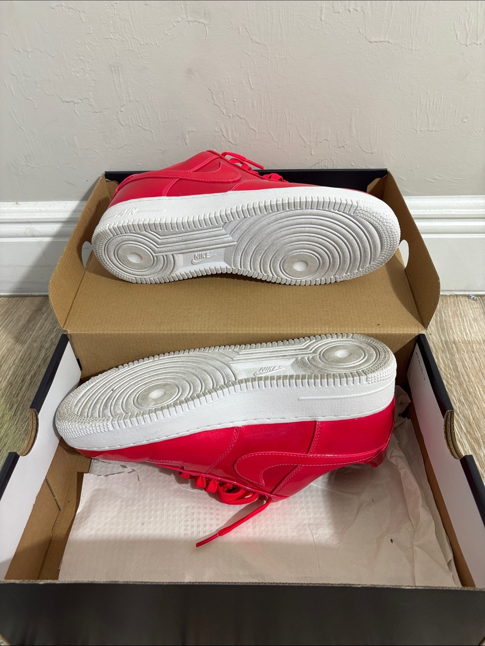 Nike Air Force 1  ‘07 LV8 UV Siren Red plus Logo Shoe Box - Picture 4 of 5